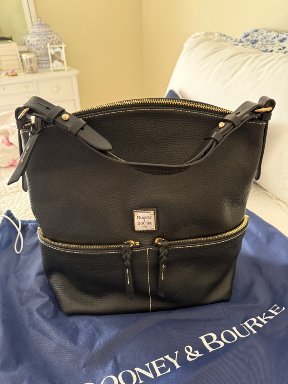 Dooney & Bourke Pebble Grain Black Dillon Double Pocket Bag Handbag Purse - Picture 2 of 13